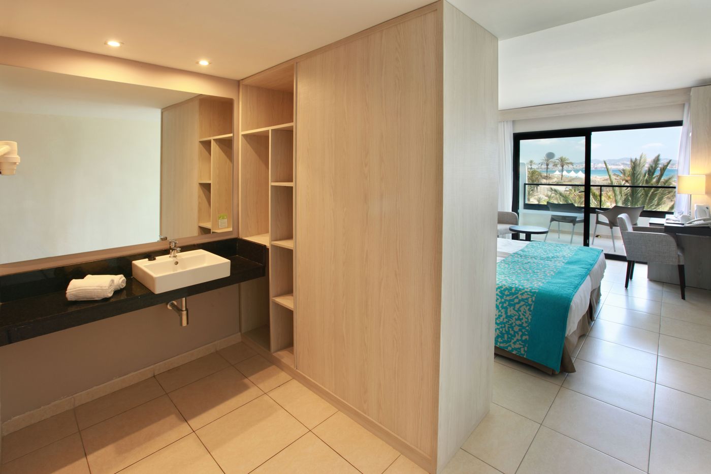 Club-Bahamas-Ibiza-Room-20