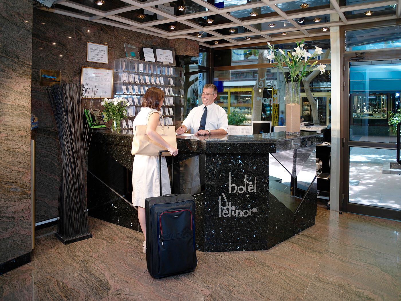 Adonis-Pelinor-Lobby-35