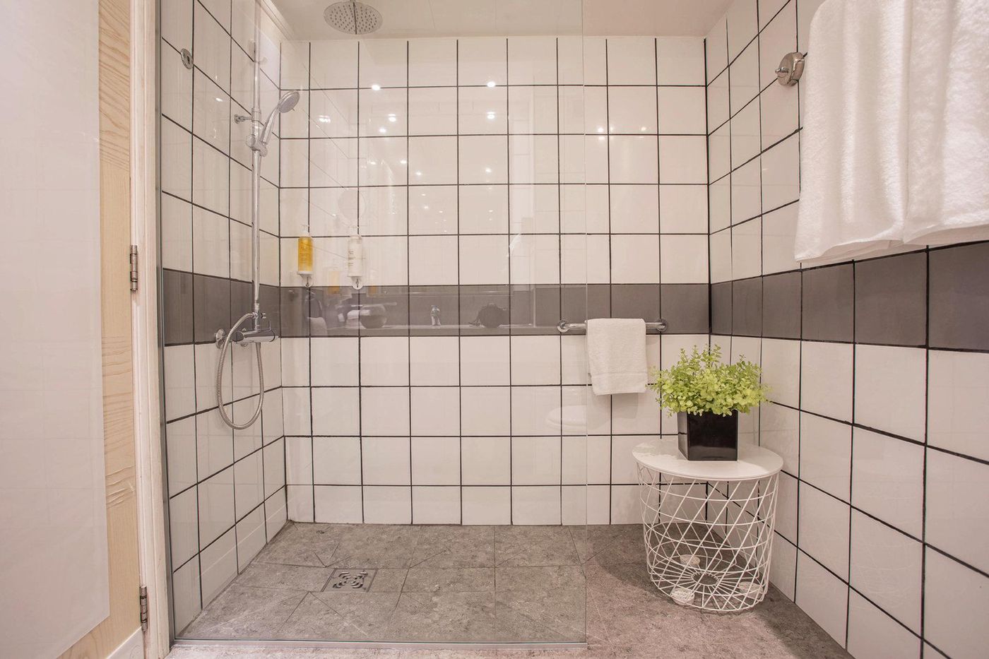 Crowne-Plaza-Limassol-Room-35