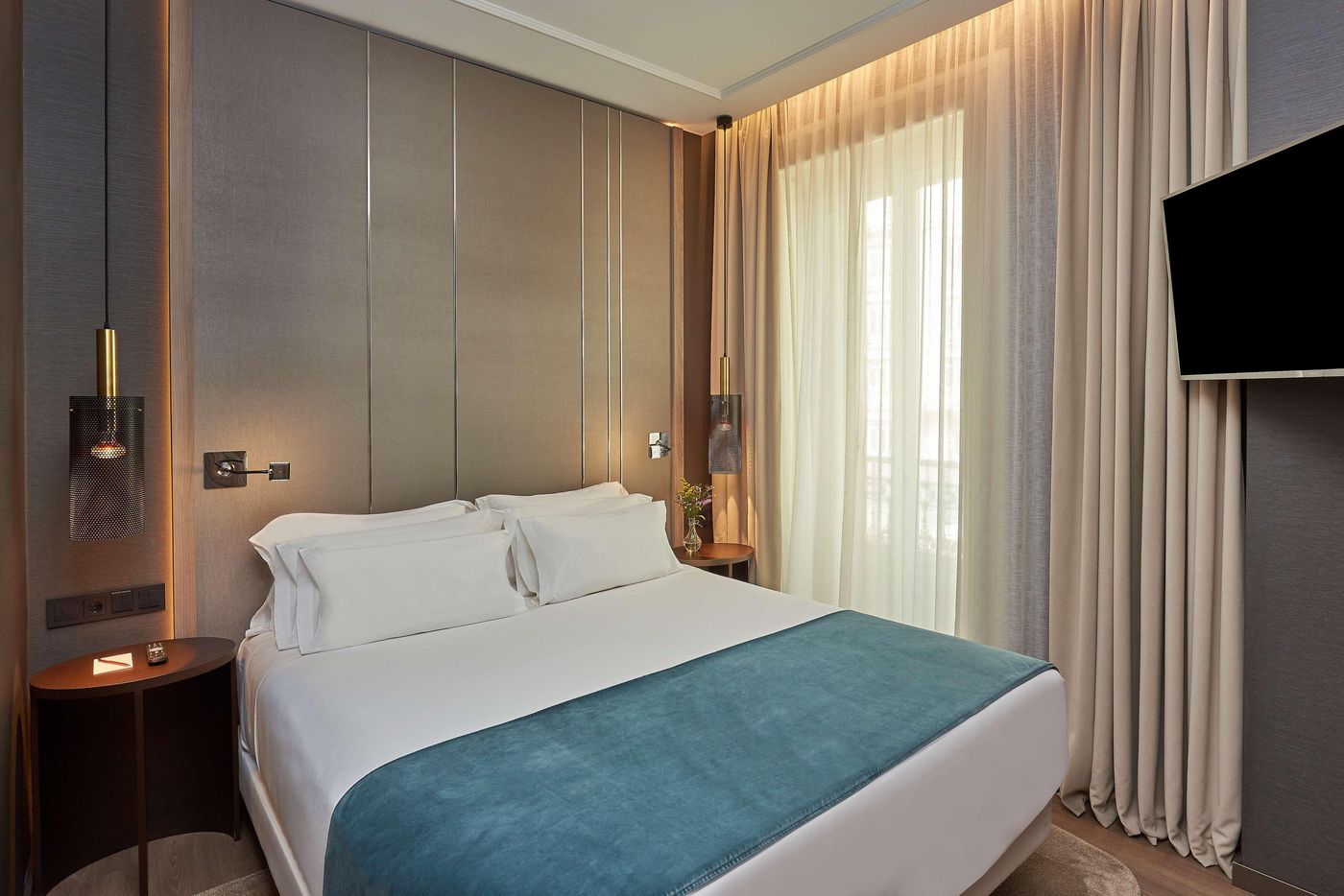 NH-Collection-Madrid-Gran-Via-Room-22