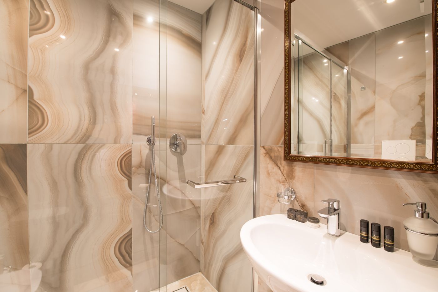 Leon-Bianco-On-The-Grand-Canal-Room-17