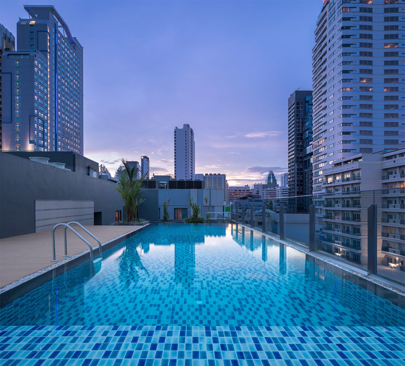 Travelodge-Sukhumvit-11-Pool-1