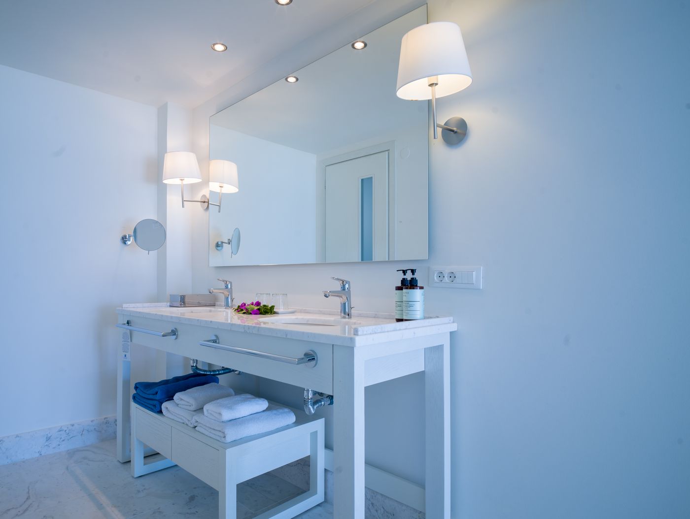 Knossos-Beach-Bungalows-Suites-Resort---Spa-Room-42