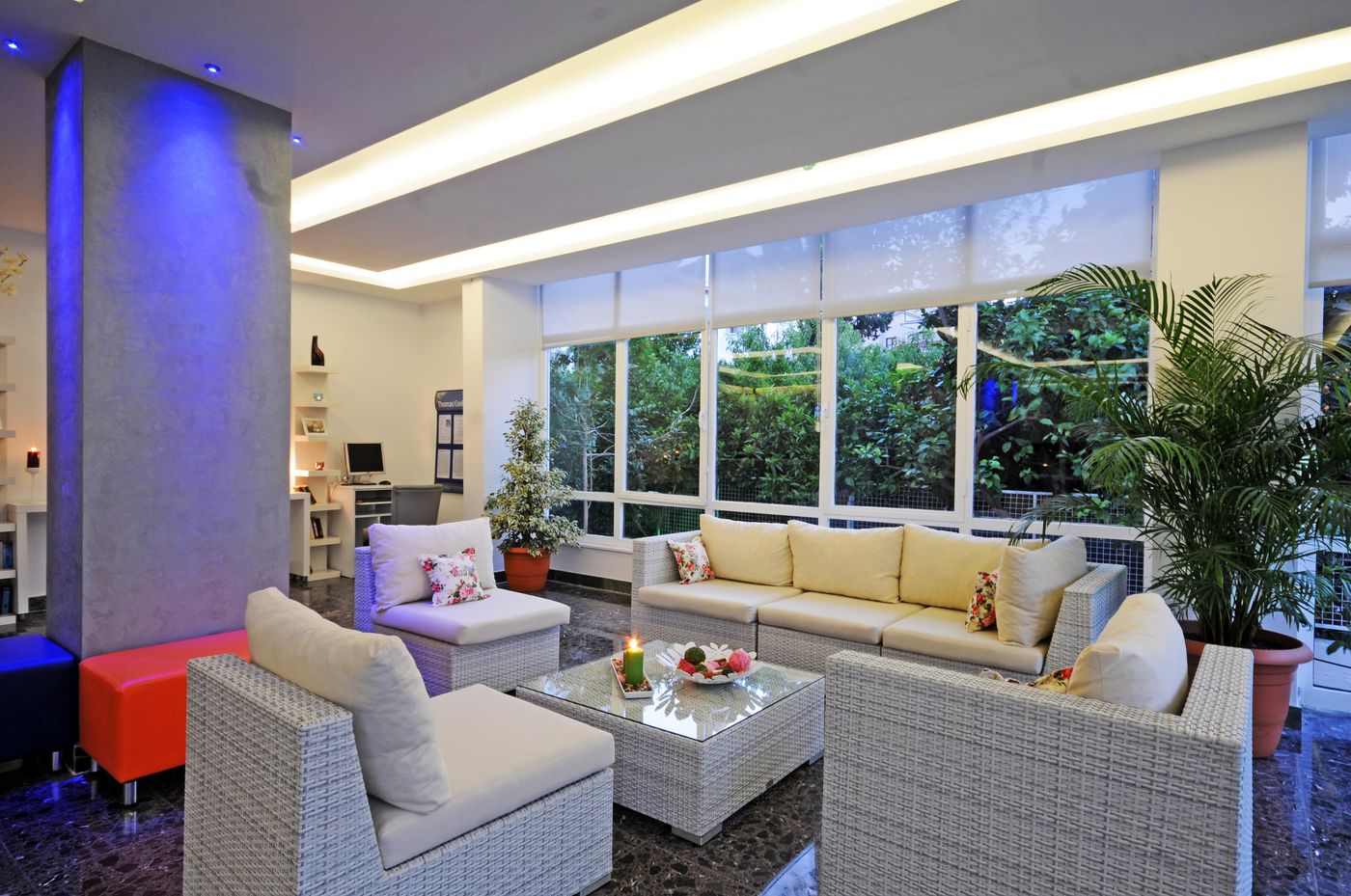 Blue-Palace-Hotel-Lobby-30