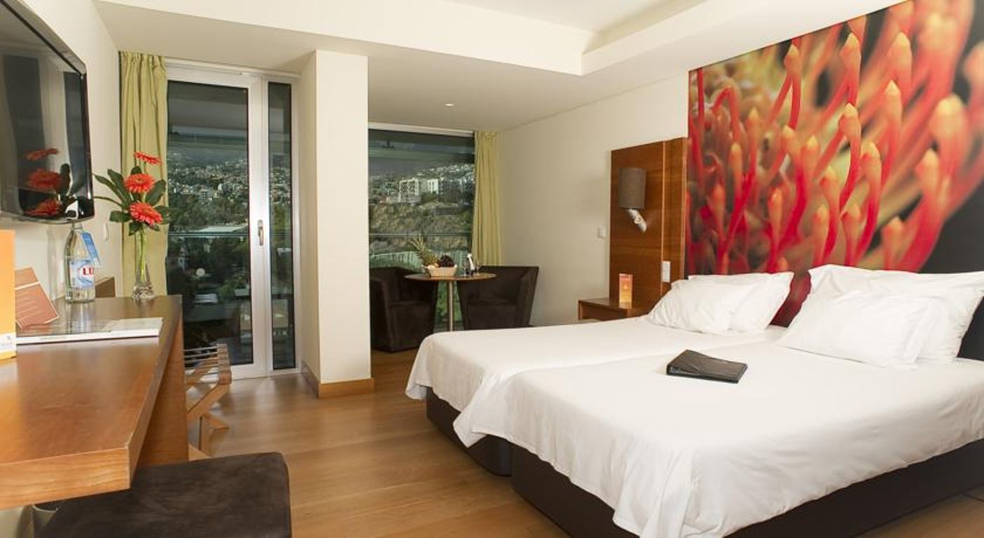 Fourviews Baia Hotel