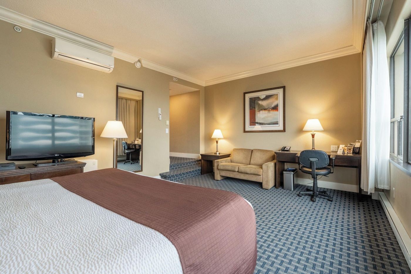 Century-Plaza-Hotel---Spa-Vancouver-Room-8