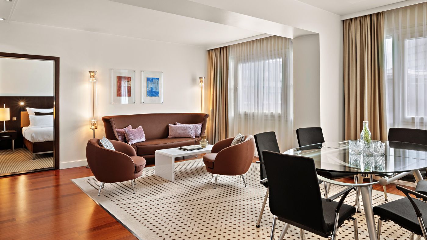 Crowne-Plaza-Berlin-City-Centre-Room-8