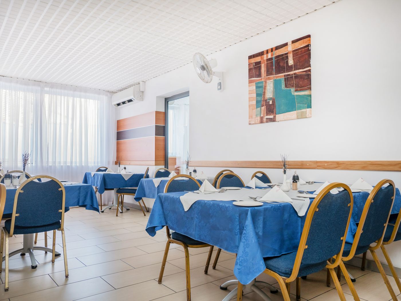 Qawra-Point-Holiday-Complex-Restaurant-14