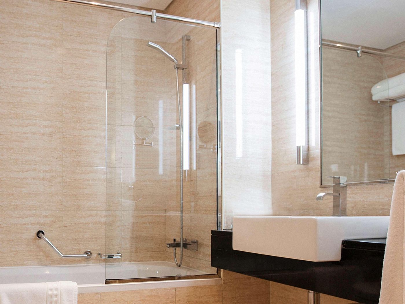 Pullman-Dubai-Jumeirah-Lakes-Towers-Room-23