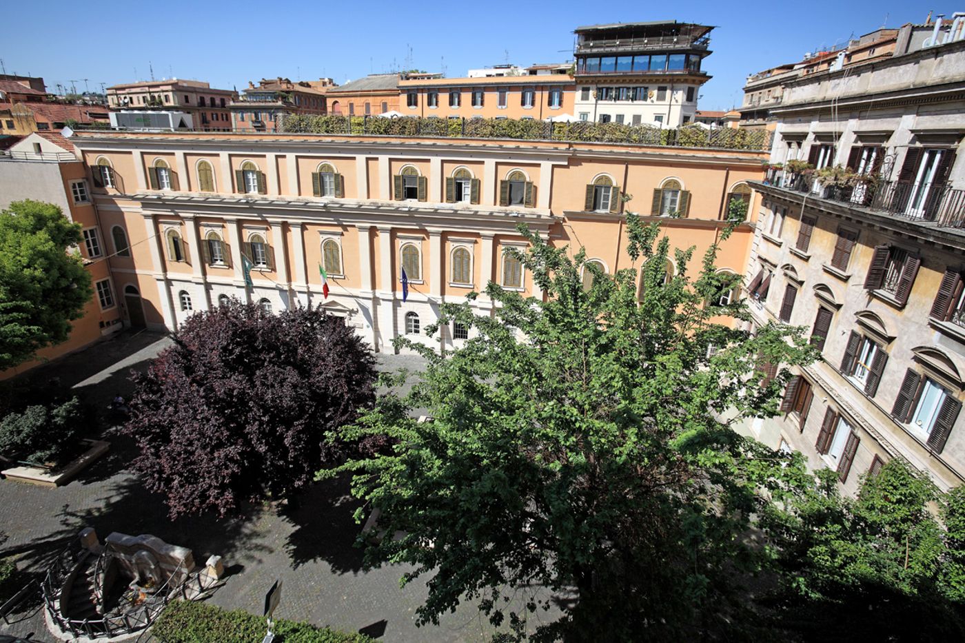 Residence-Trianon-Borgo-Pio-General-view-11