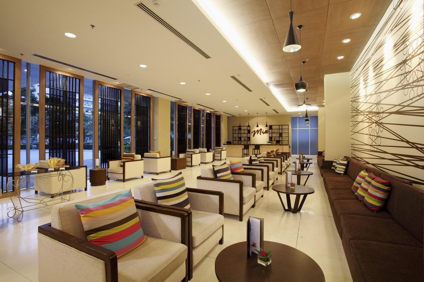 Centara-Life-Government-Complex-Hotel---Convention-Bar-11