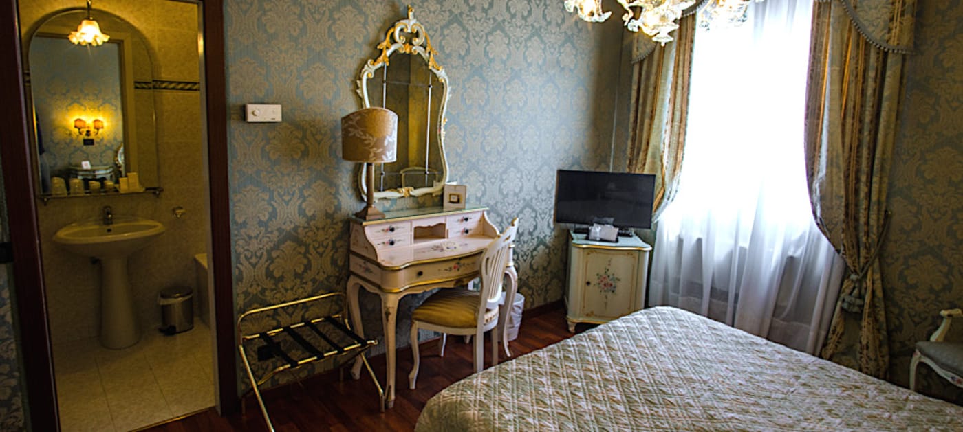 Carlton-on-the-Grand-Canal-Room-37