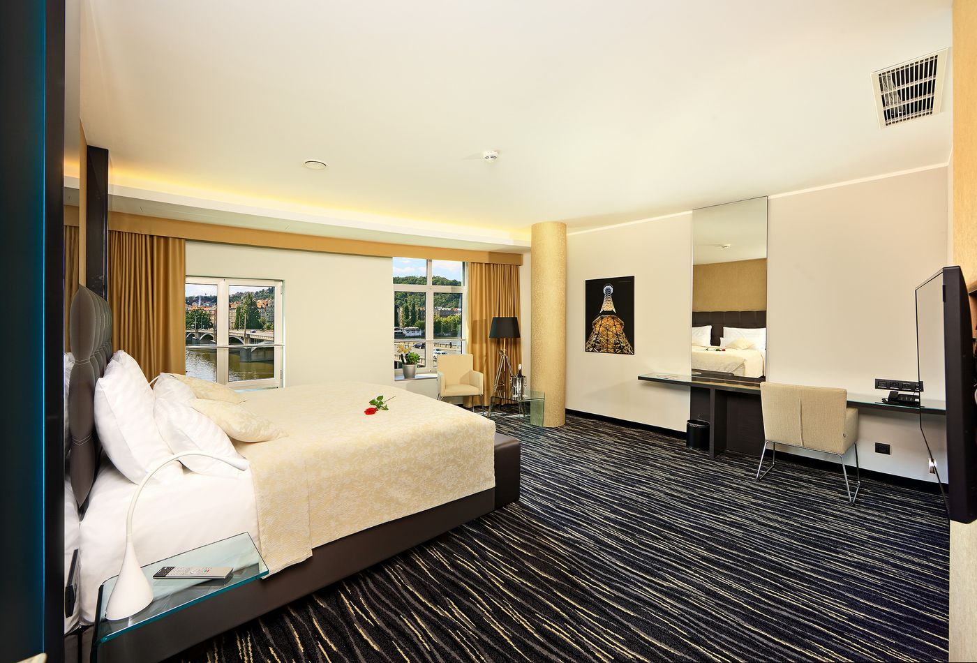 Dancing House Hotel-Czech Republic-PRAGUE-General view-2