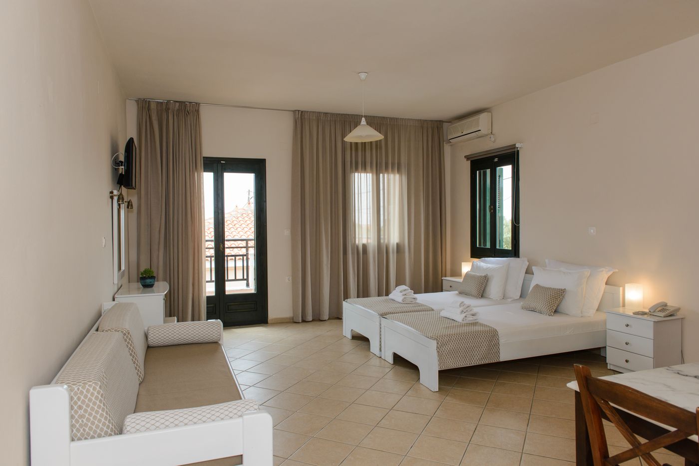 So-Nice-Hotel-Room-10