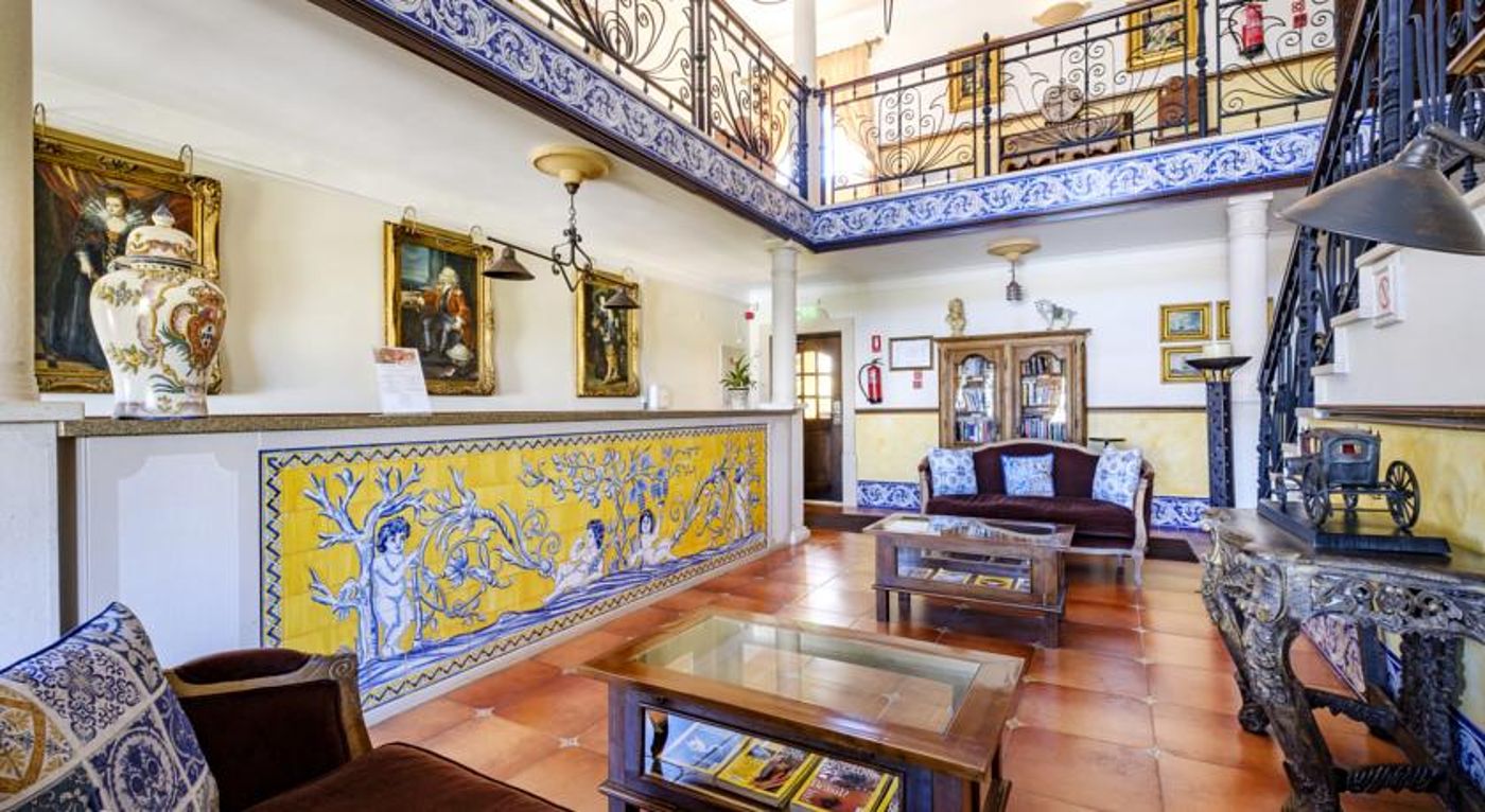 Dom-Manuel-I-Lobby-22