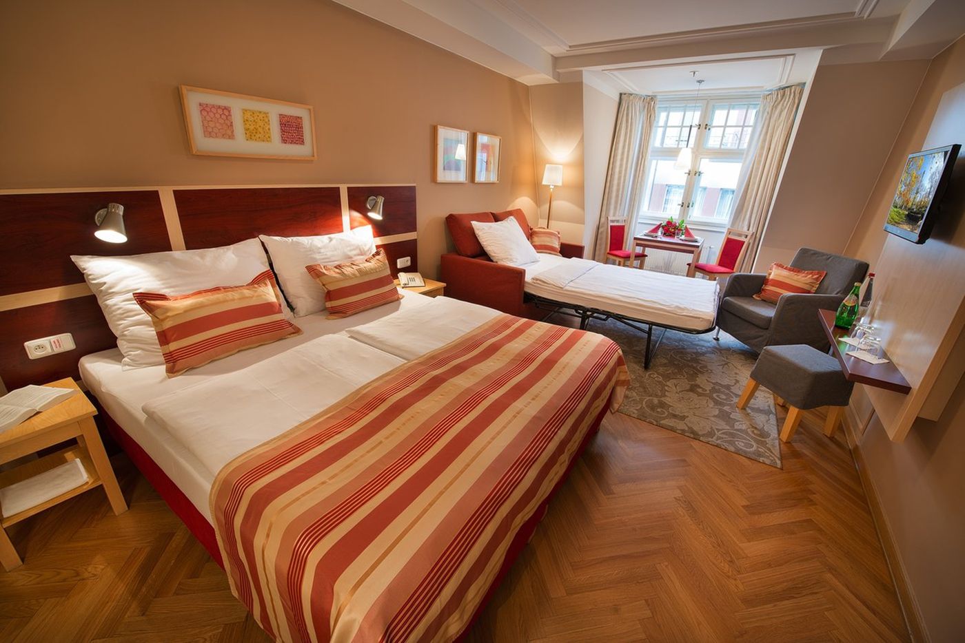 EA-Hotel-Julis-Room-12