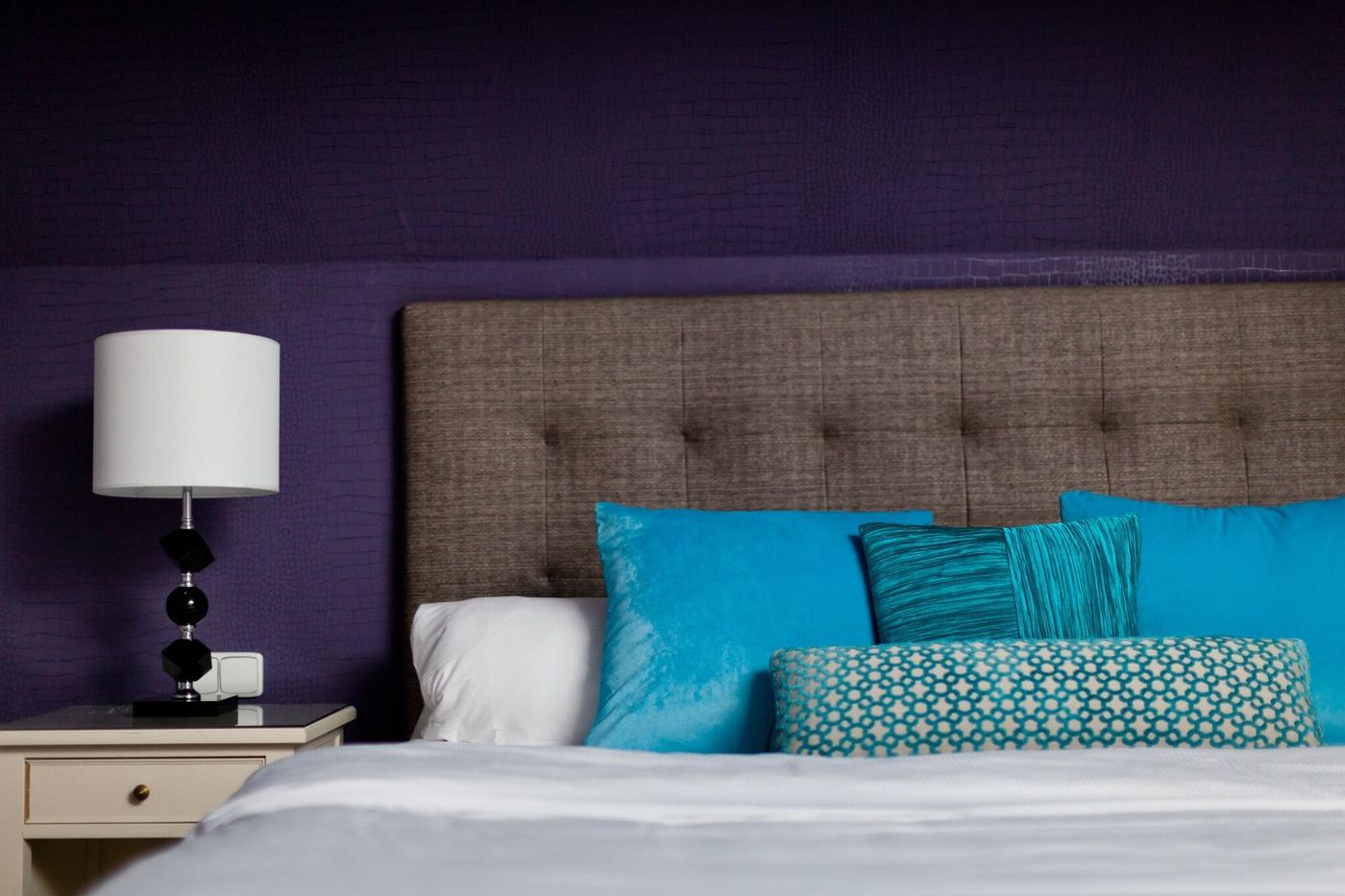 Friday-Hotel-Room-12