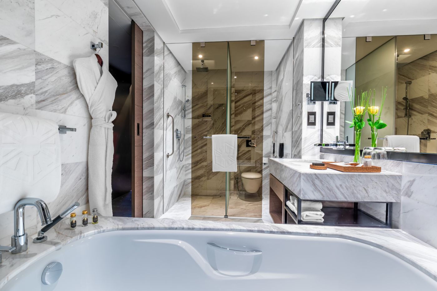 Taj-Jumeirah-Lakes-Towers-Dubai-Room-23