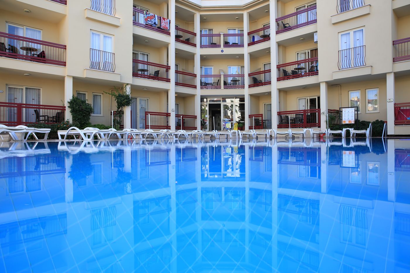 Club-Amaris-Apartments-Pool-41