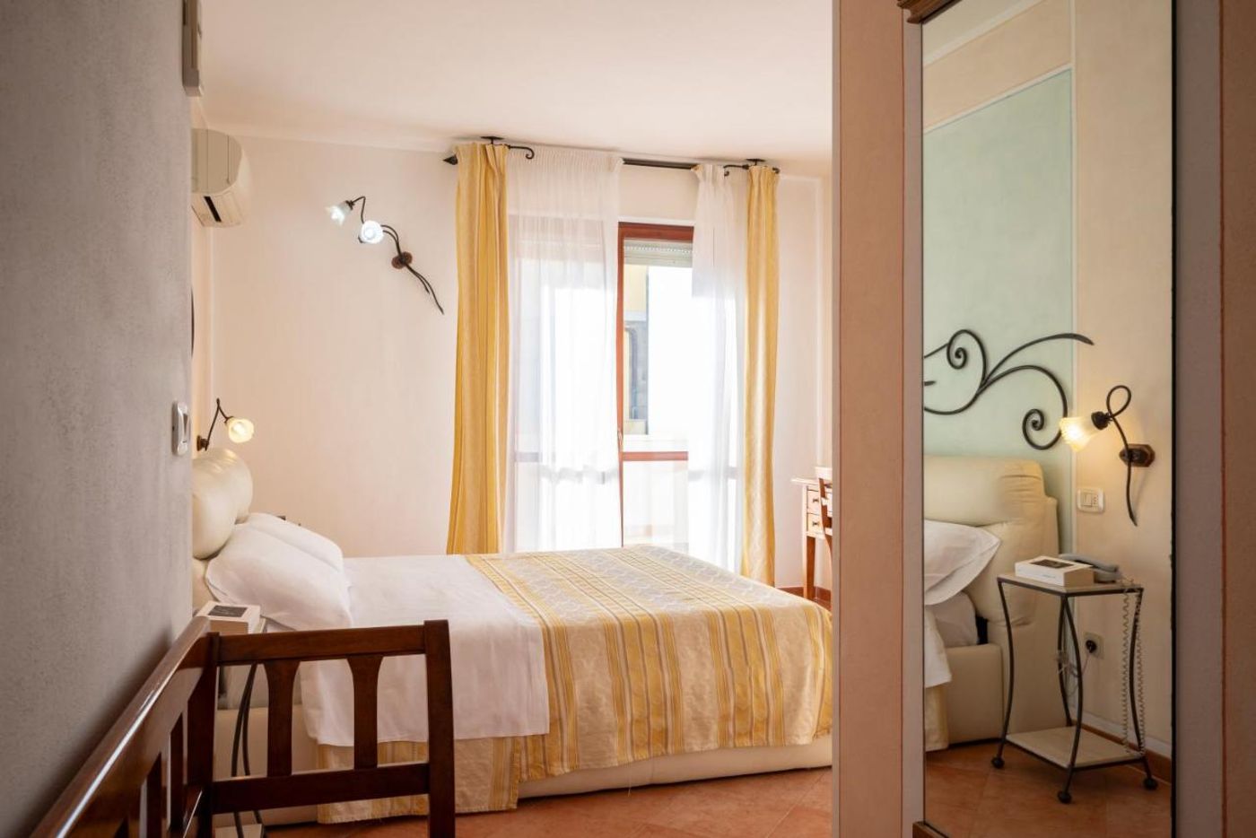 Lola-Piccolo-Hotel-Room-13