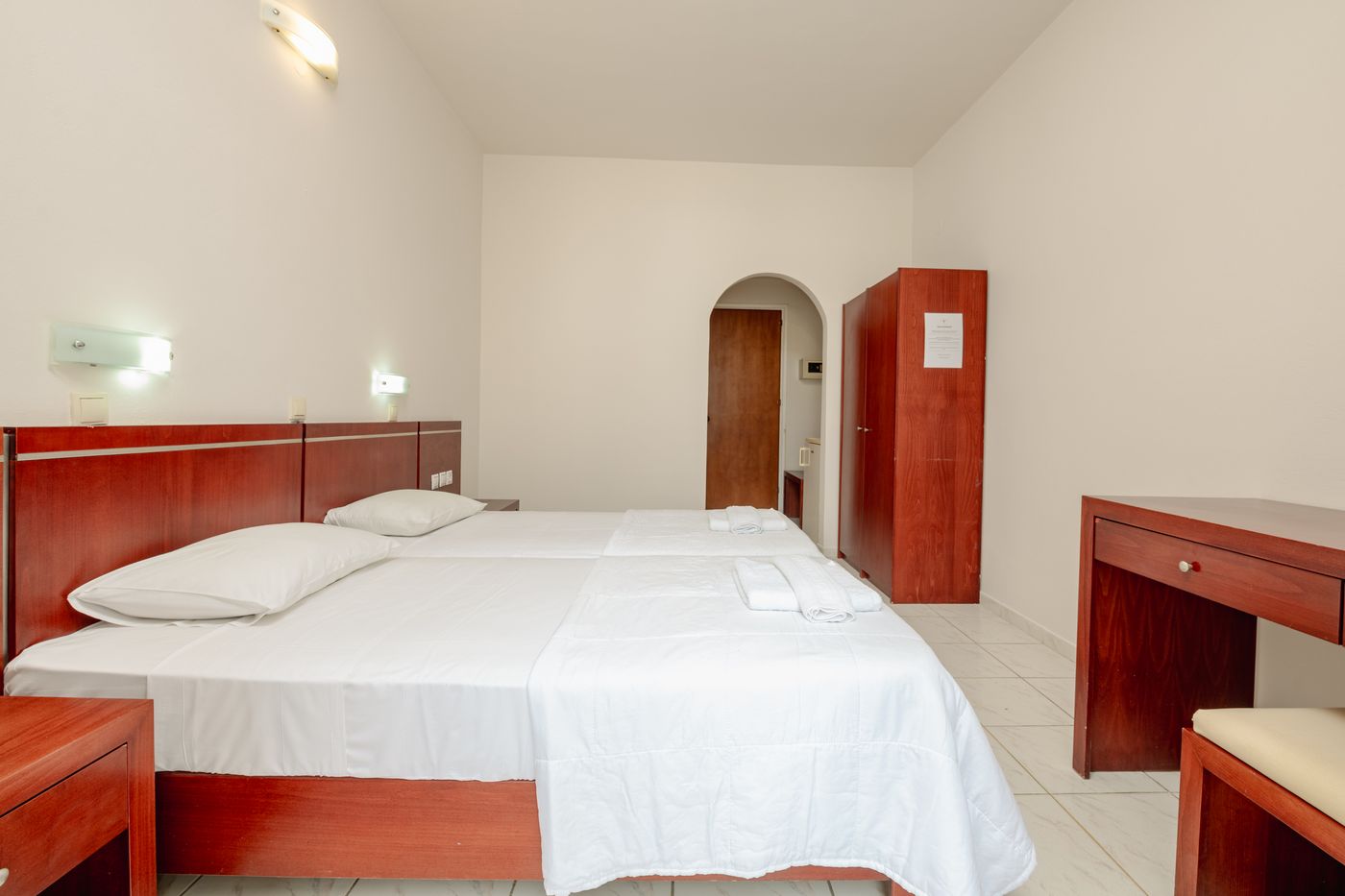 Canadian-Hotel-Room-31