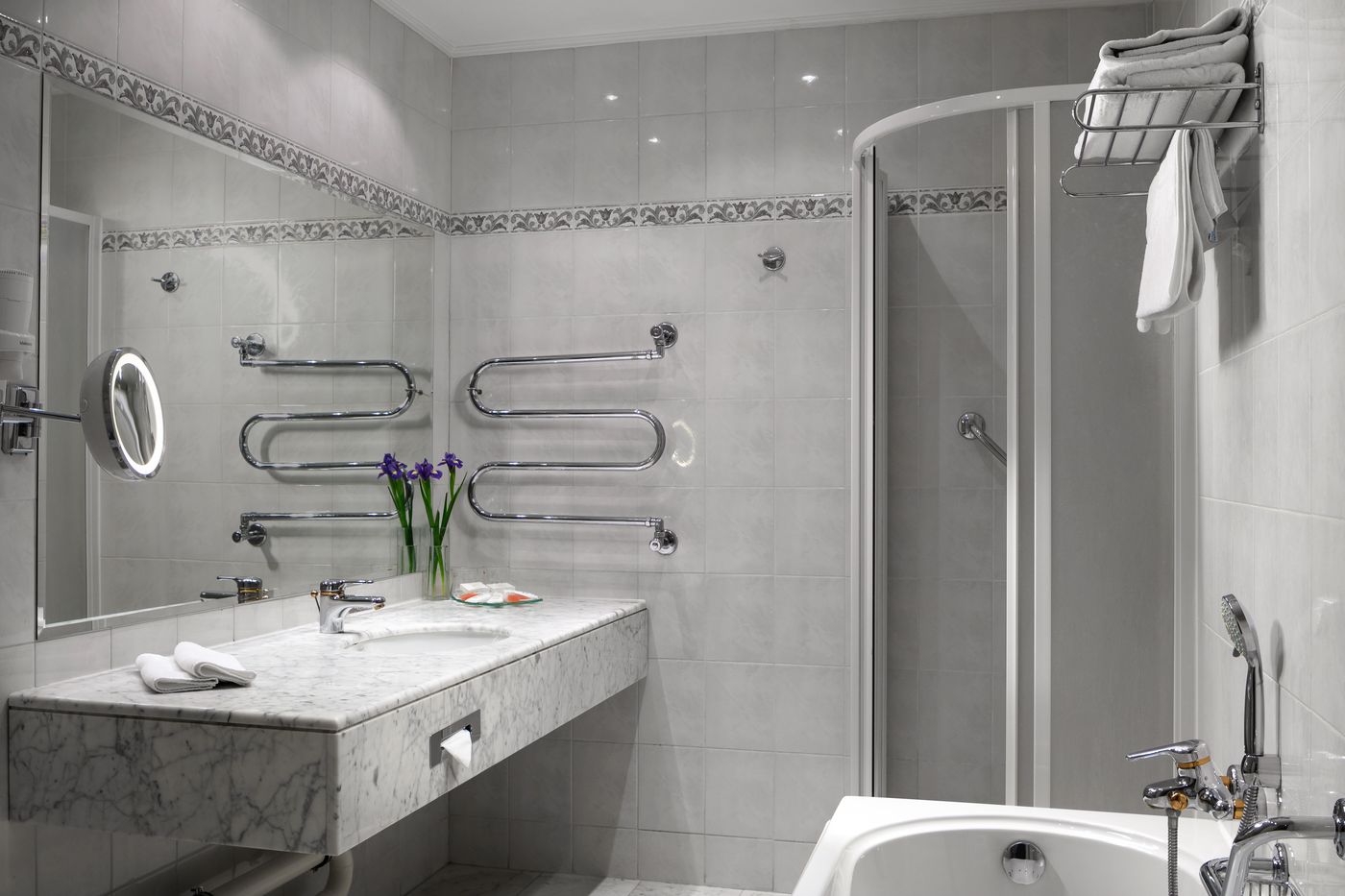 Ambassador-Zlat-----Husa-Room-39