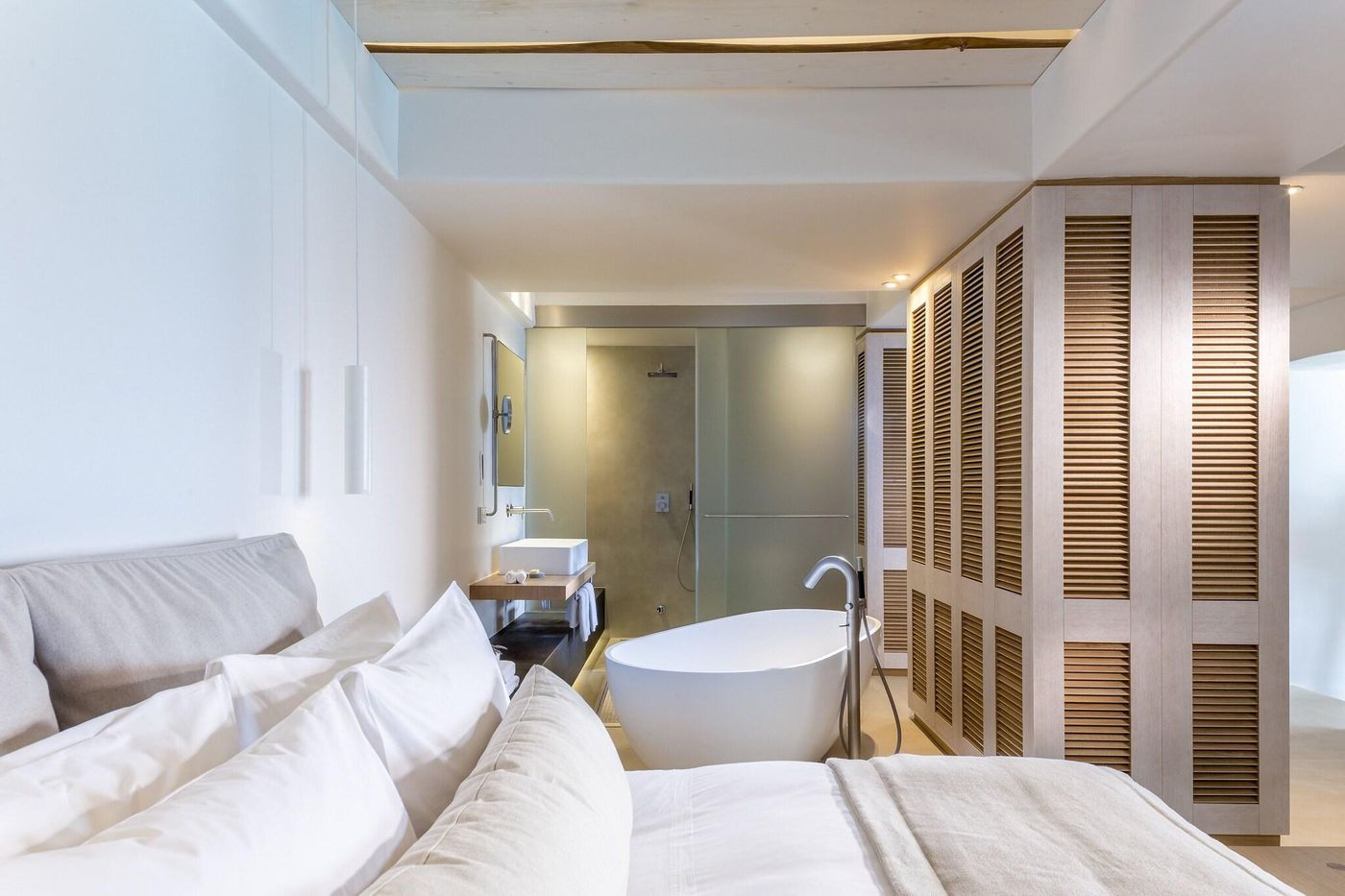 Bill---Coo-Suites-and-Lounge-Room-38