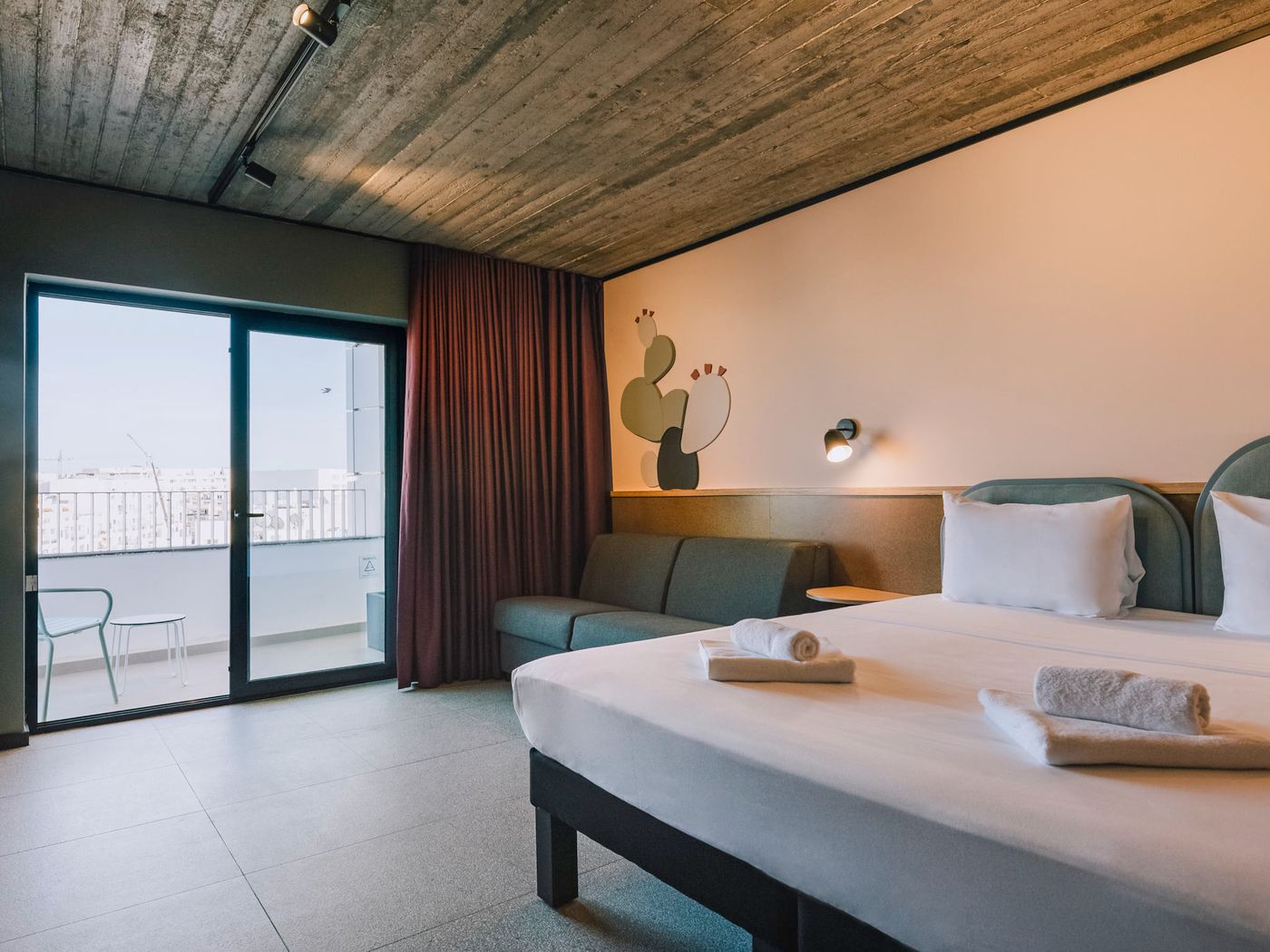 ibis-Styles-ST-Pauls-Bay-Malta-Room-12