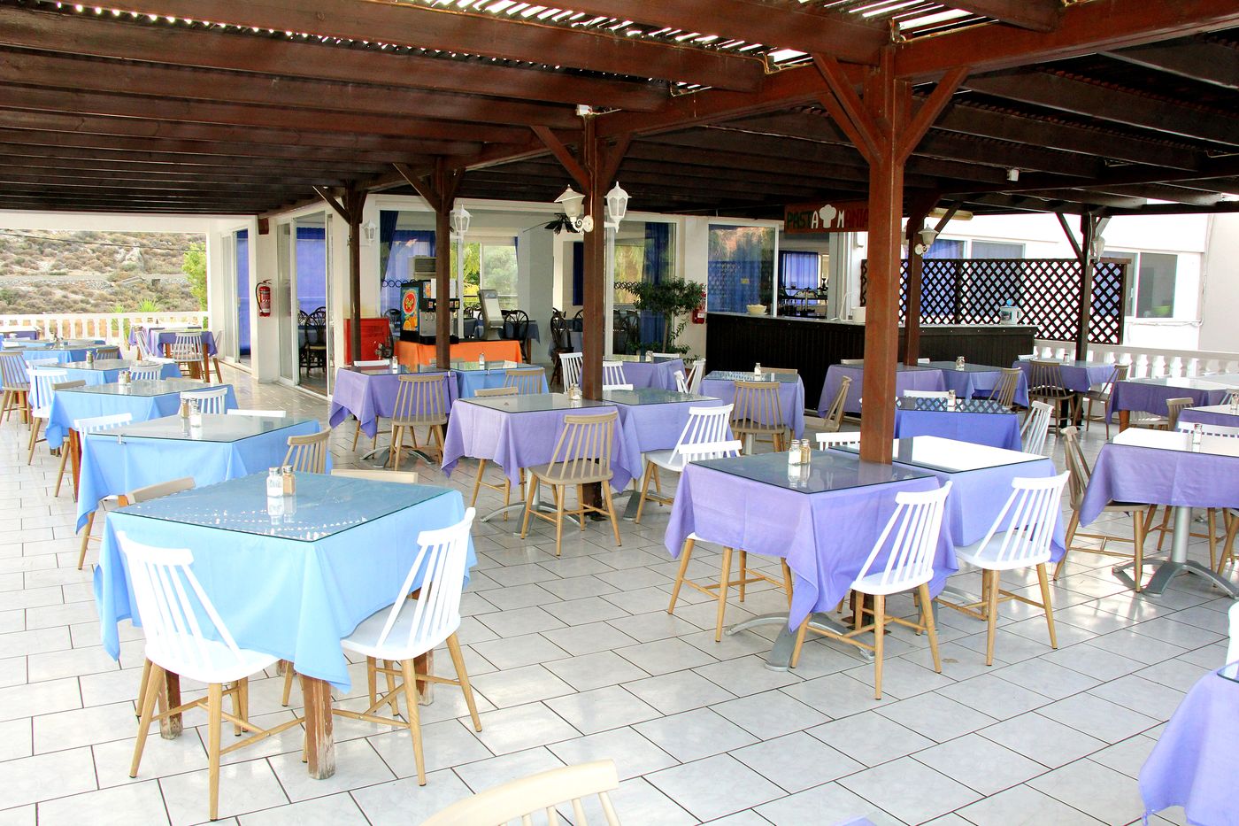 Lardos-Bay-Restaurant-30