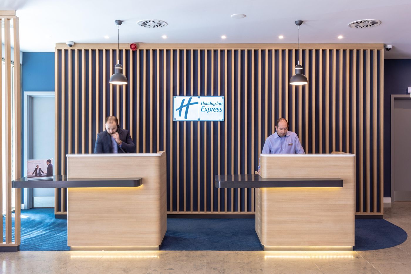 Holiday-Inn-Express-Lisbon---Plaza-Saldanha-Lobby-18