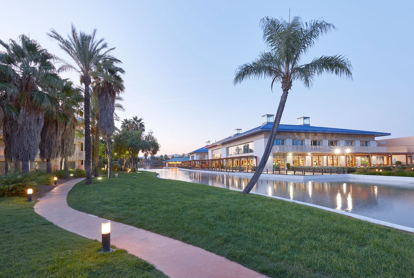 PortAventura-Hotel-Caribe---Theme-Park-General-view-14