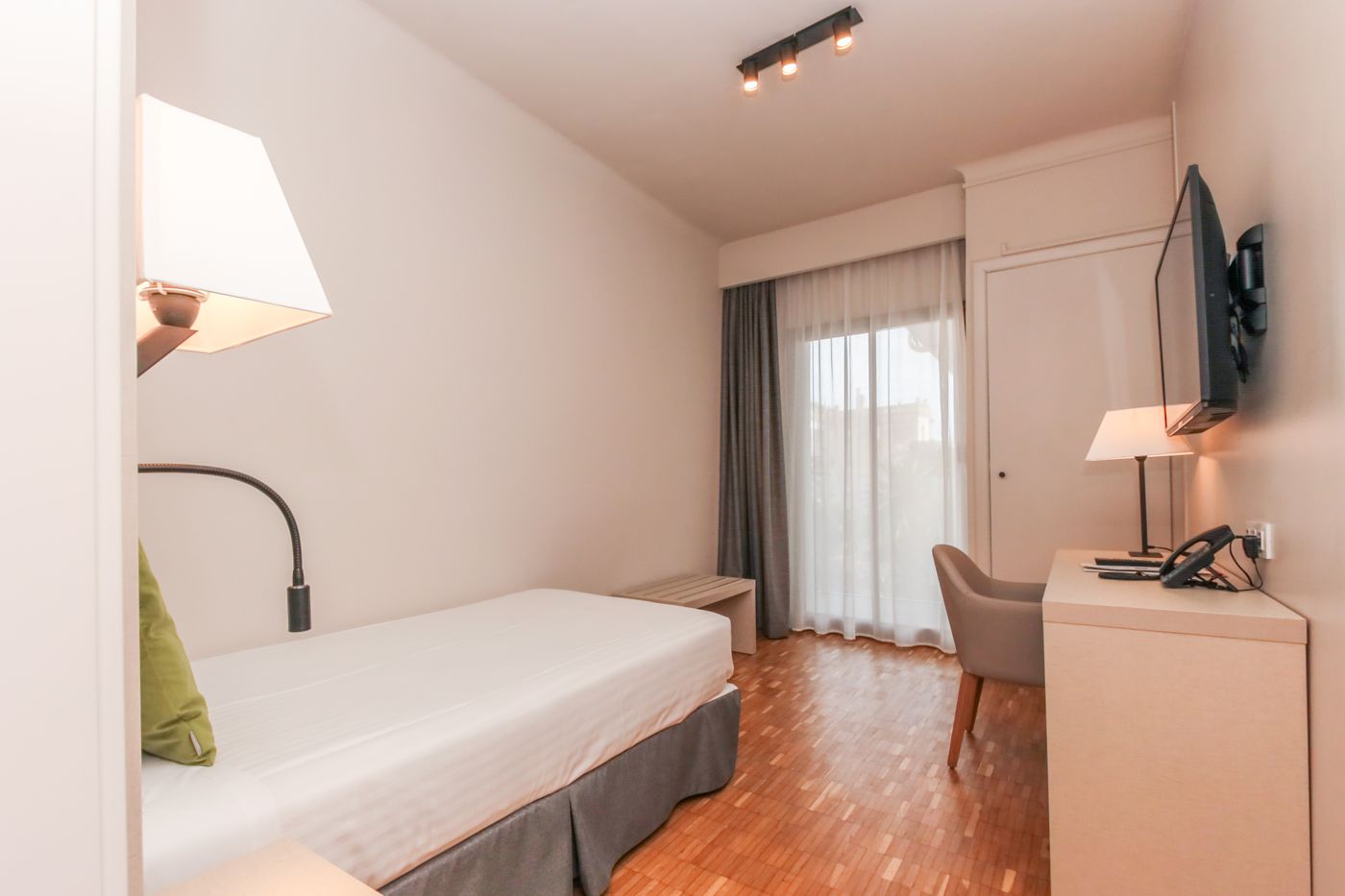 Lauria-Room-19
