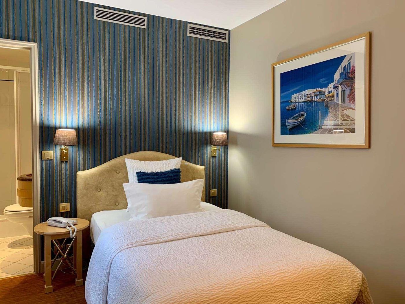 Central-Saint-Germain-Room-4