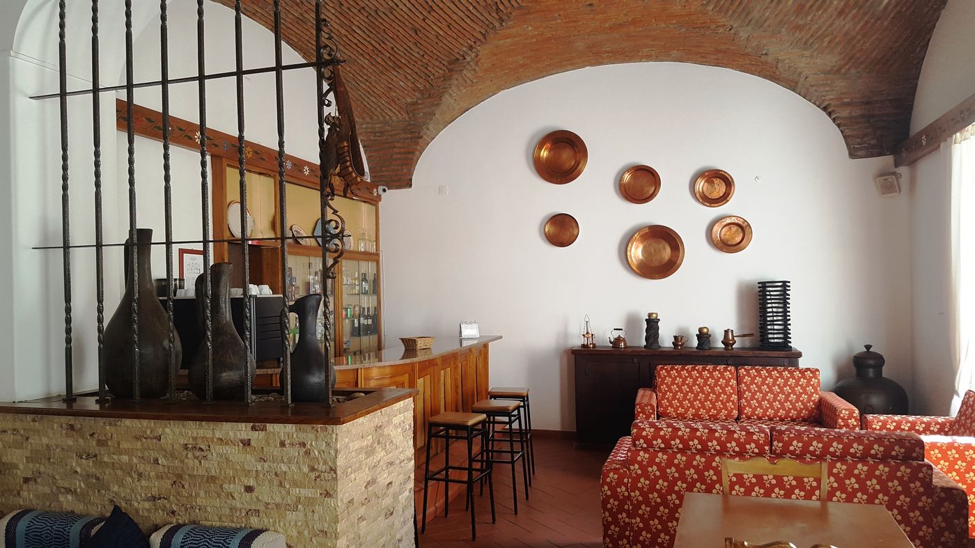 Hotel-De-Moura-Bar-13