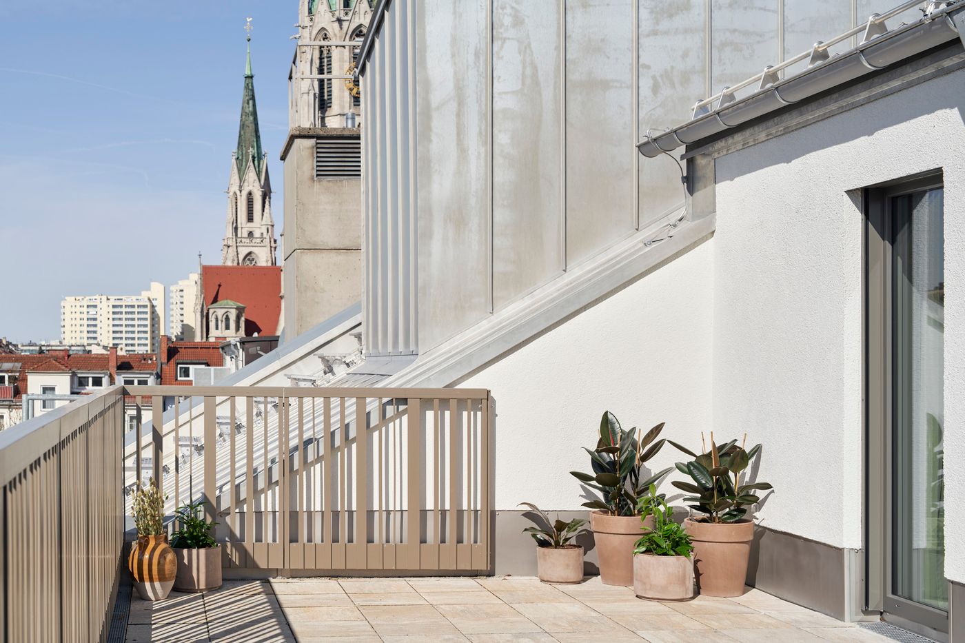 Schwan-Locke--Landwehrstrasse-Room-3