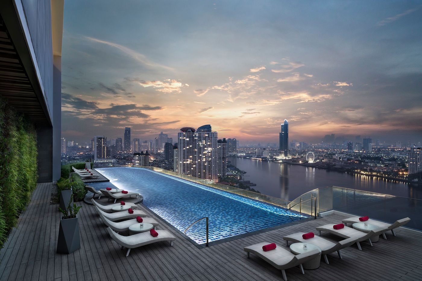 AVANI--Riverside-Bangkok-Hotel-Pool-51