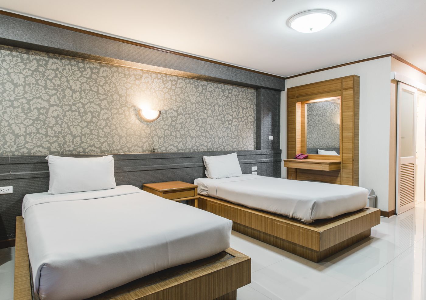 Convenient-Park-Bangkok-Sukhumvit-Room-20