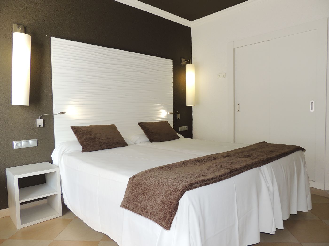 Augustus-Hotel-Room-20