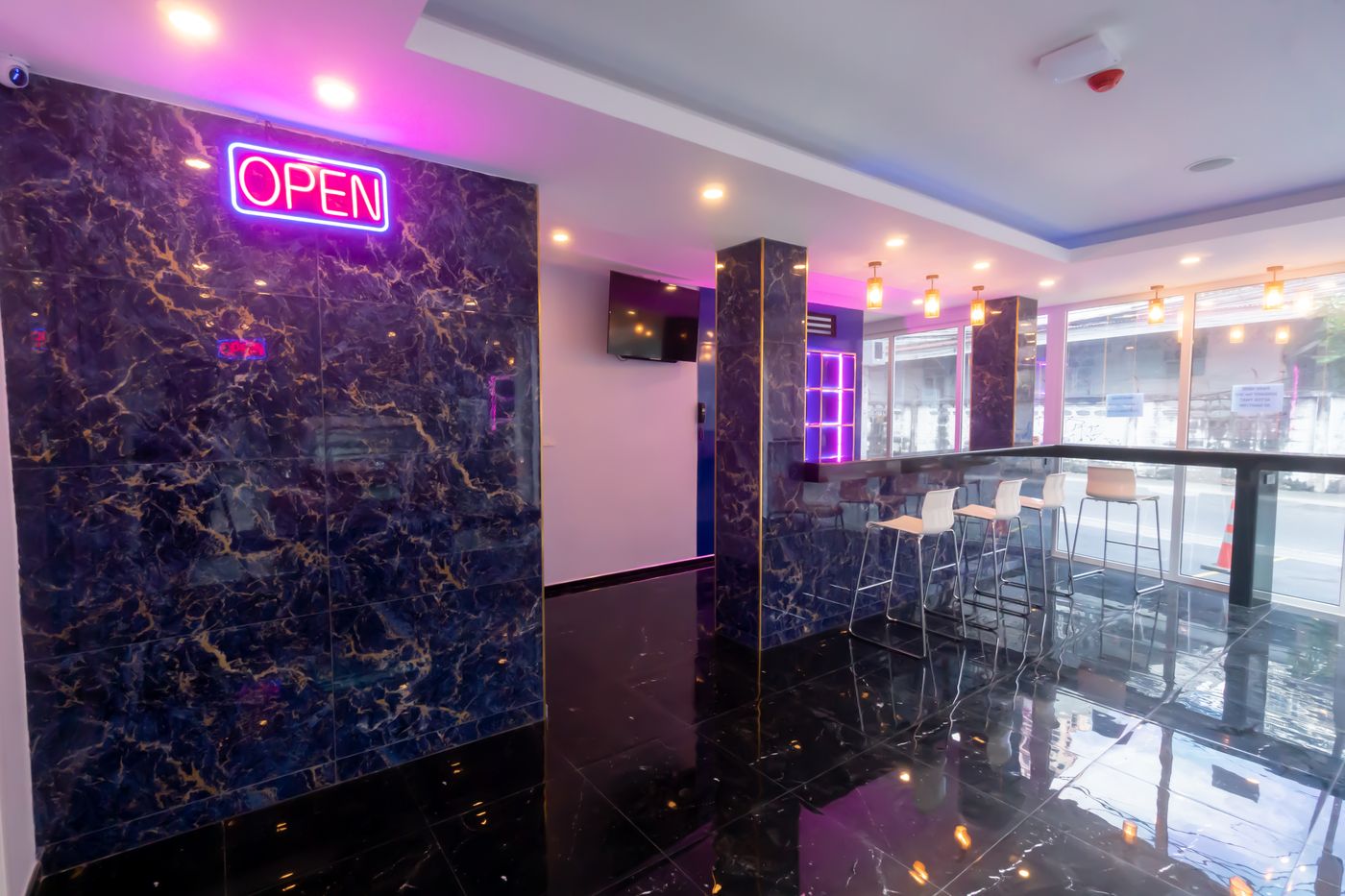 Spark-Hotel---Mrt-Queen-Sirikit-Bar-5