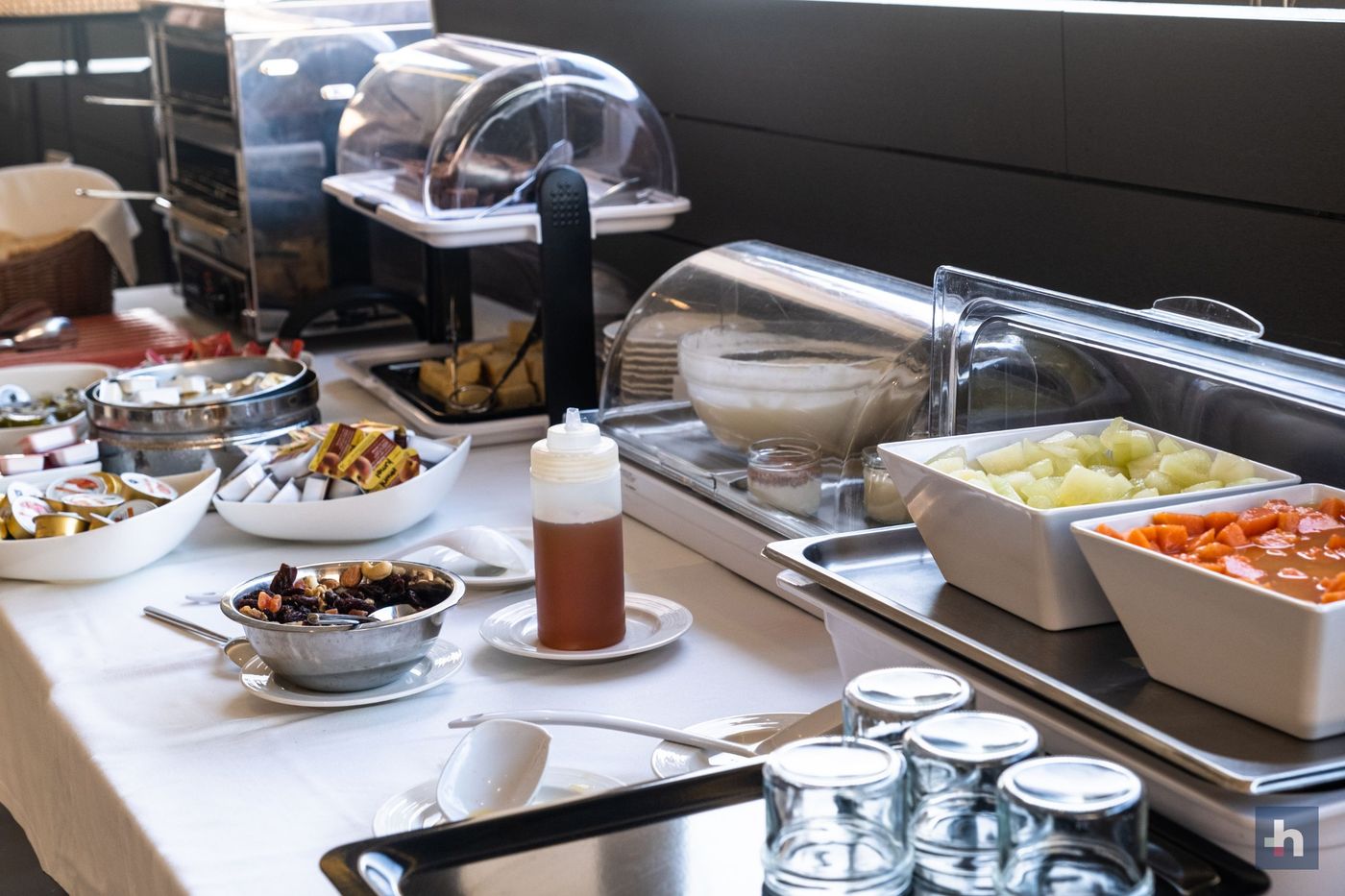 Adonis-Plaza-Restaurant-32