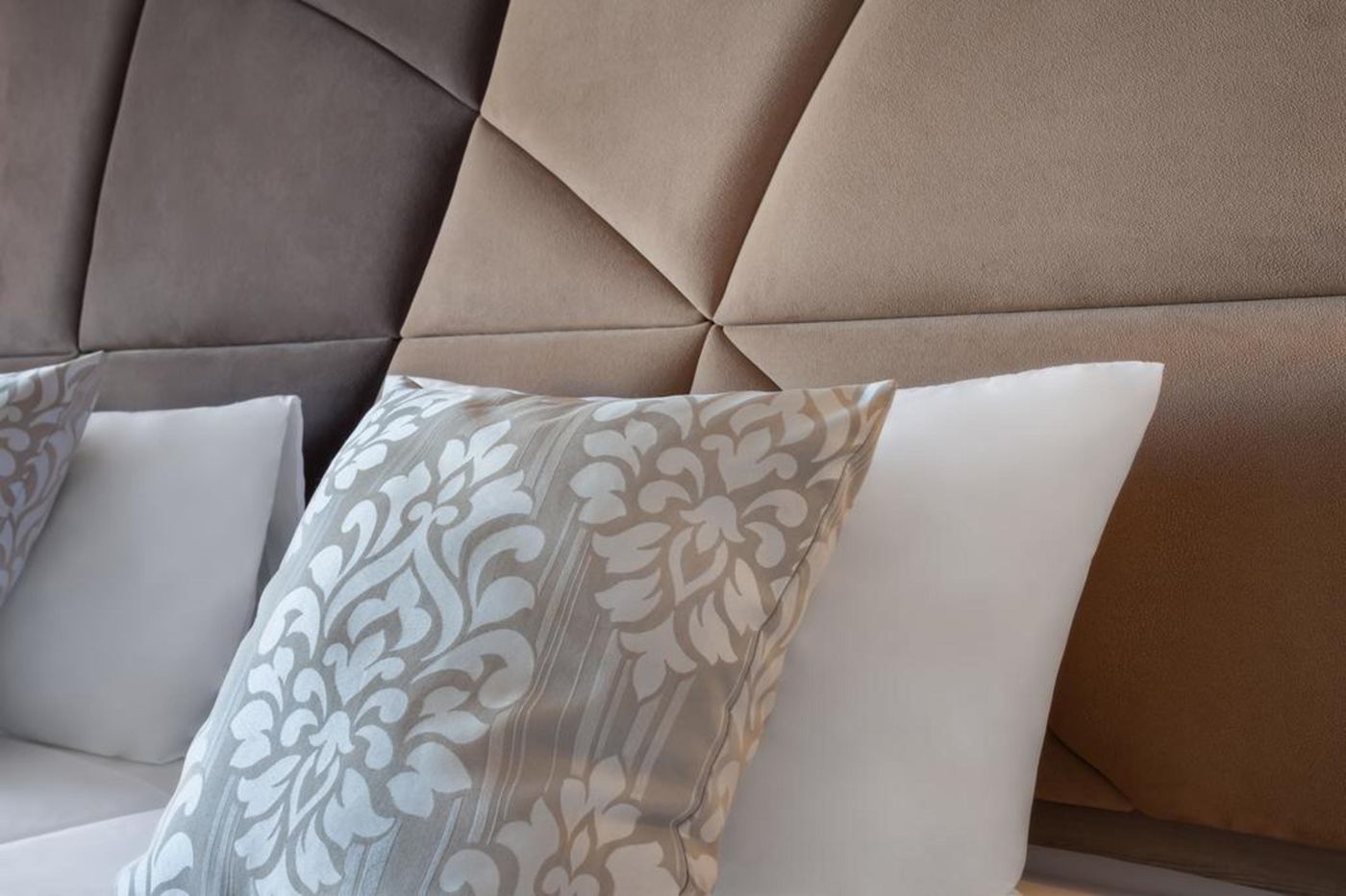 The-Plaza-and-Plaza-Regency-Hotels-Room-28