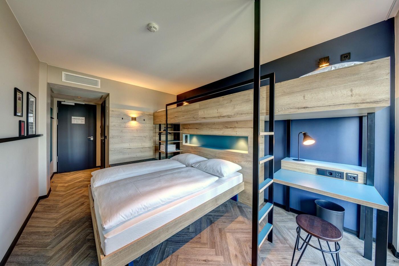 Schulz-Hotel-Berlin-Wall-At-The-East-Side-Gallery-Room-7