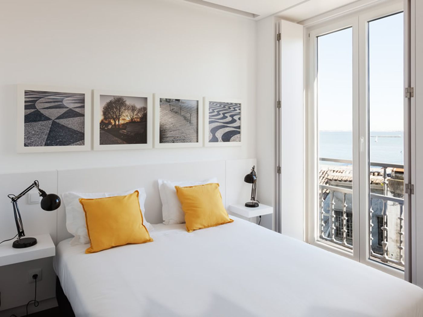 Hello-Lisbon-Santa-Apolonia-Apartments-Room-3