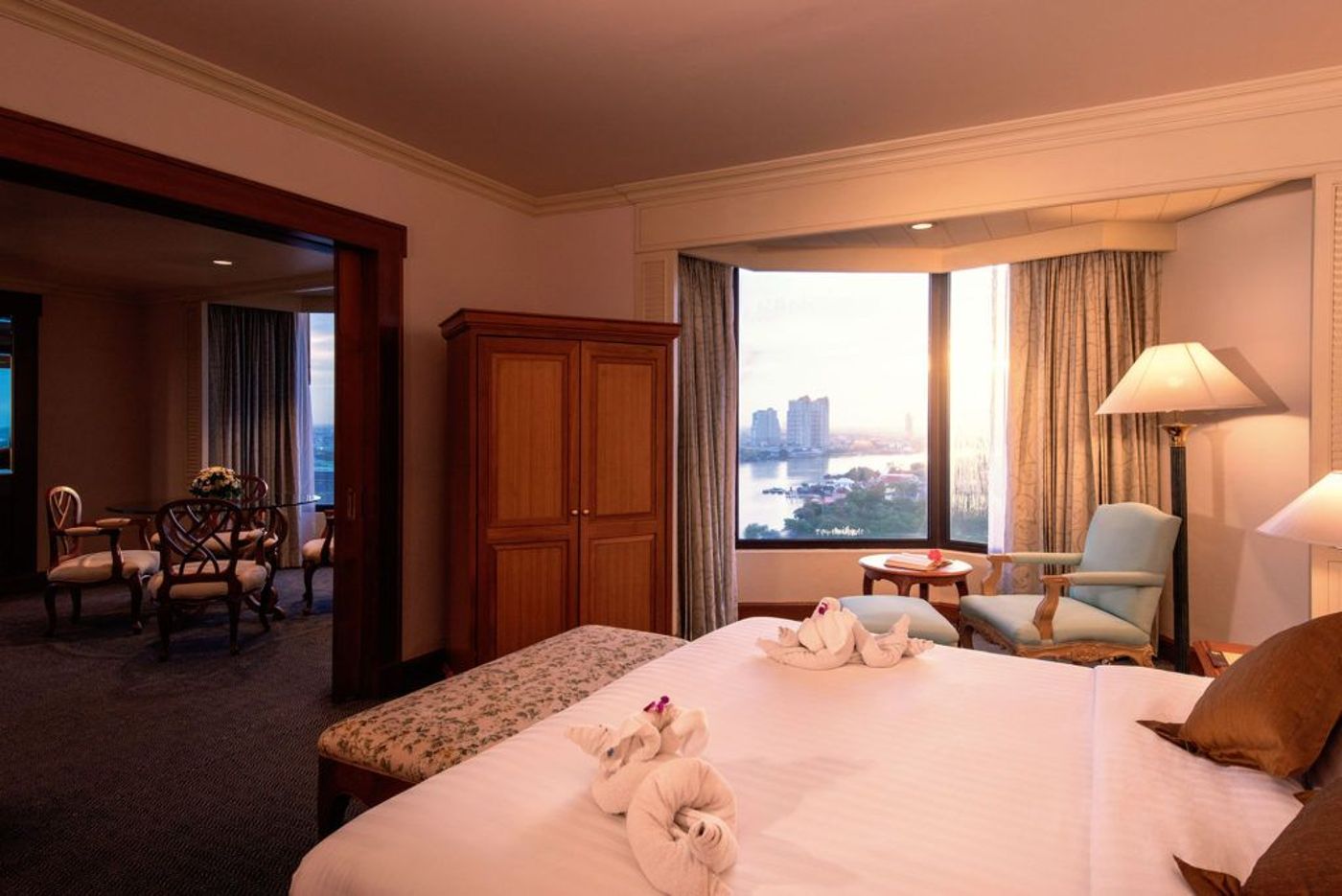 Montien-Riverside-Bangkok-Hotel-Room-42