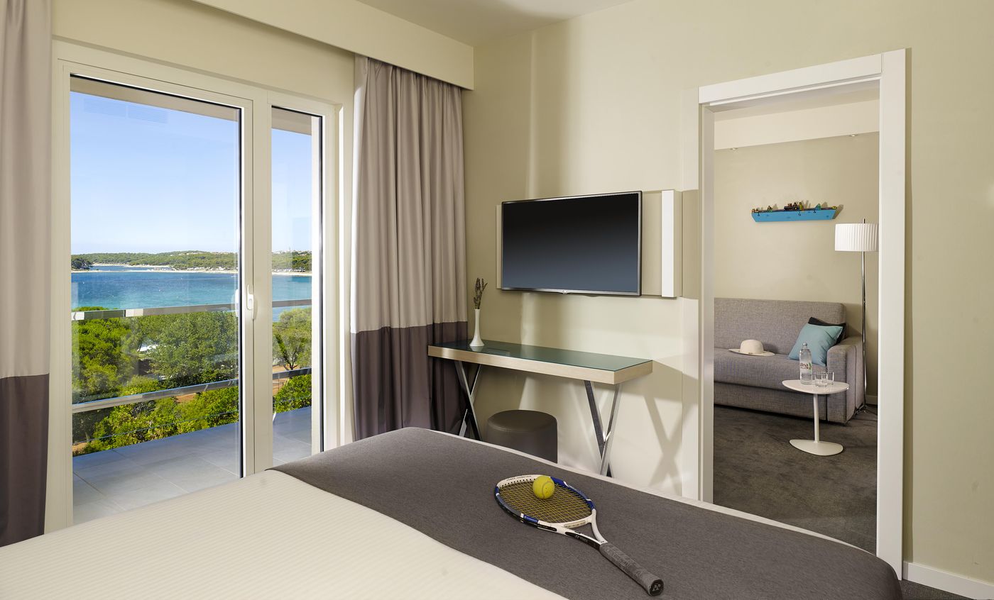 Park-Plaza-Belvedere-Room-35