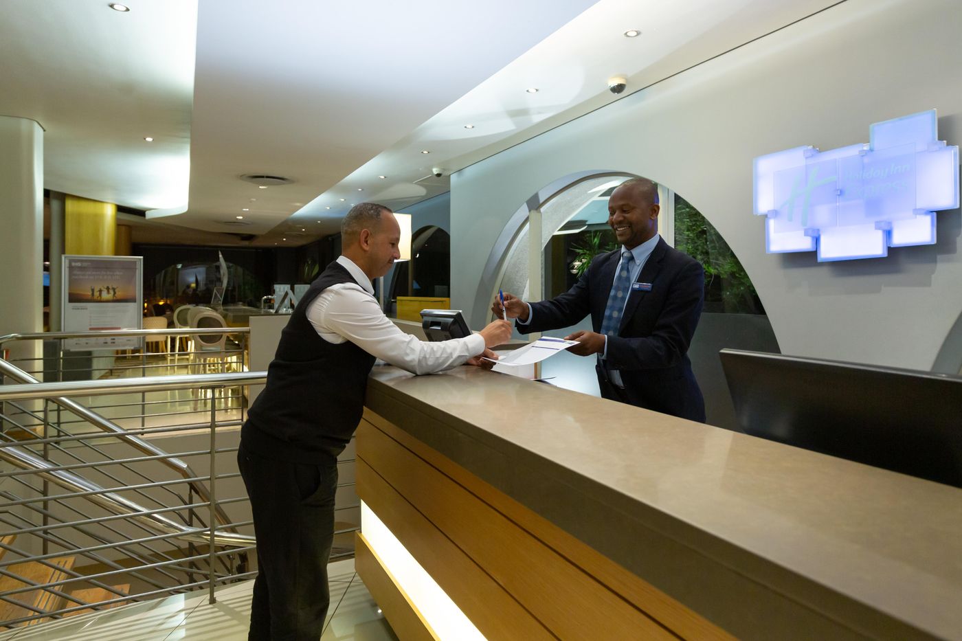 Holiday-Inn-Express-Cape-Town-City-Centre-Lobby-24