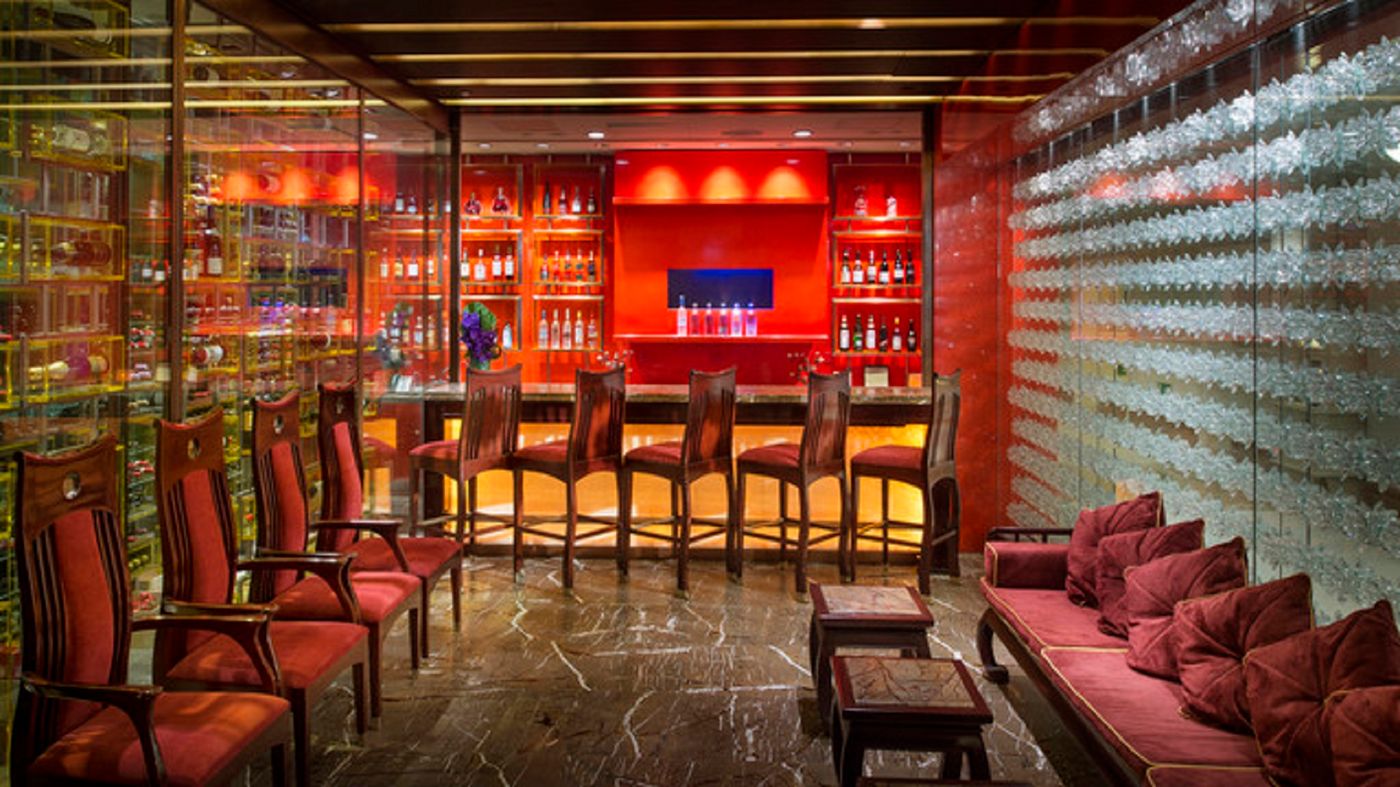 Hong-Kong-Disneyland-Hotel-Bar-11