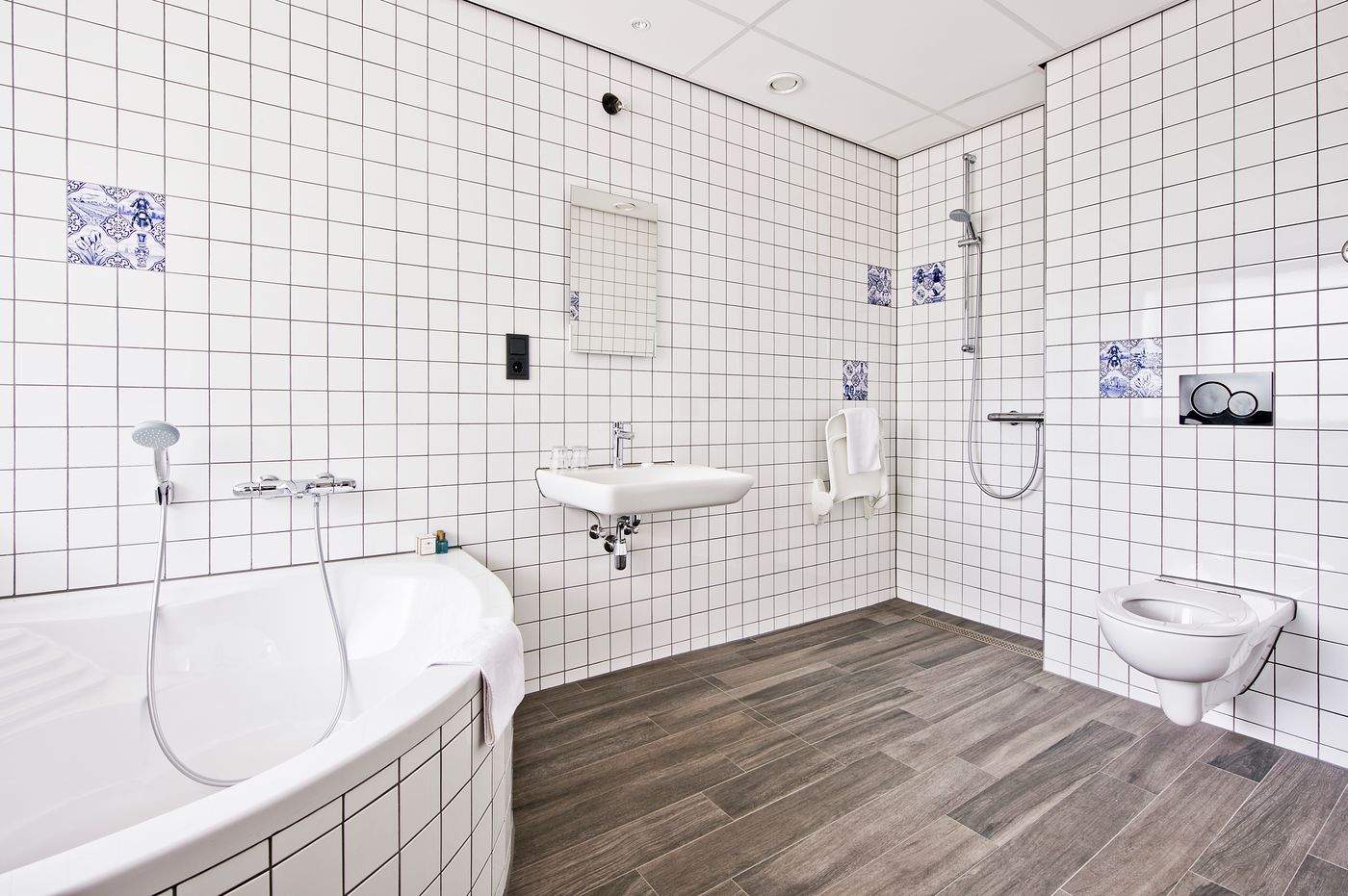 Urban-Lodge-Hotel-Room-46