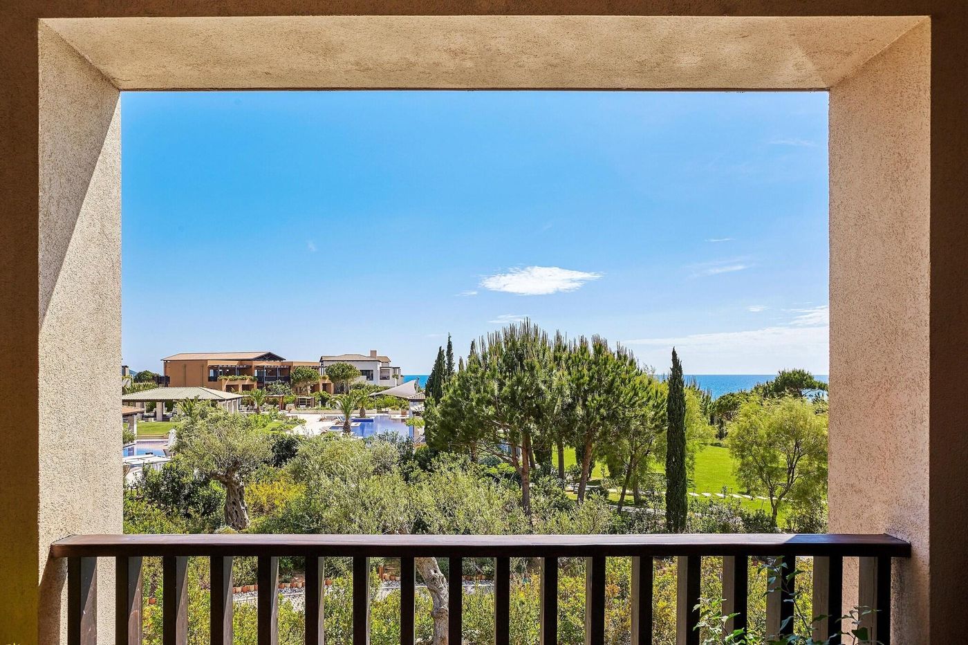 The-Romanos--A-Luxury-Collection-Resort-Room-11