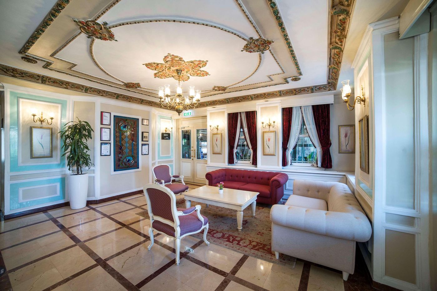 Radisson-Hotel-Sultanahmet-Lobby-13